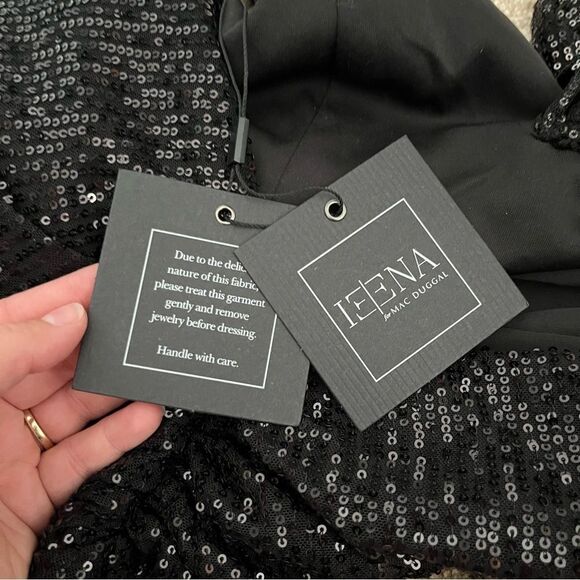 Macduggal gown - Picture 6 of 7